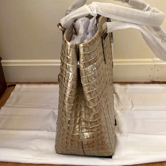 New! Brahmin medium julian la scala gold croc embossed bag. - Picture 3 of 10
